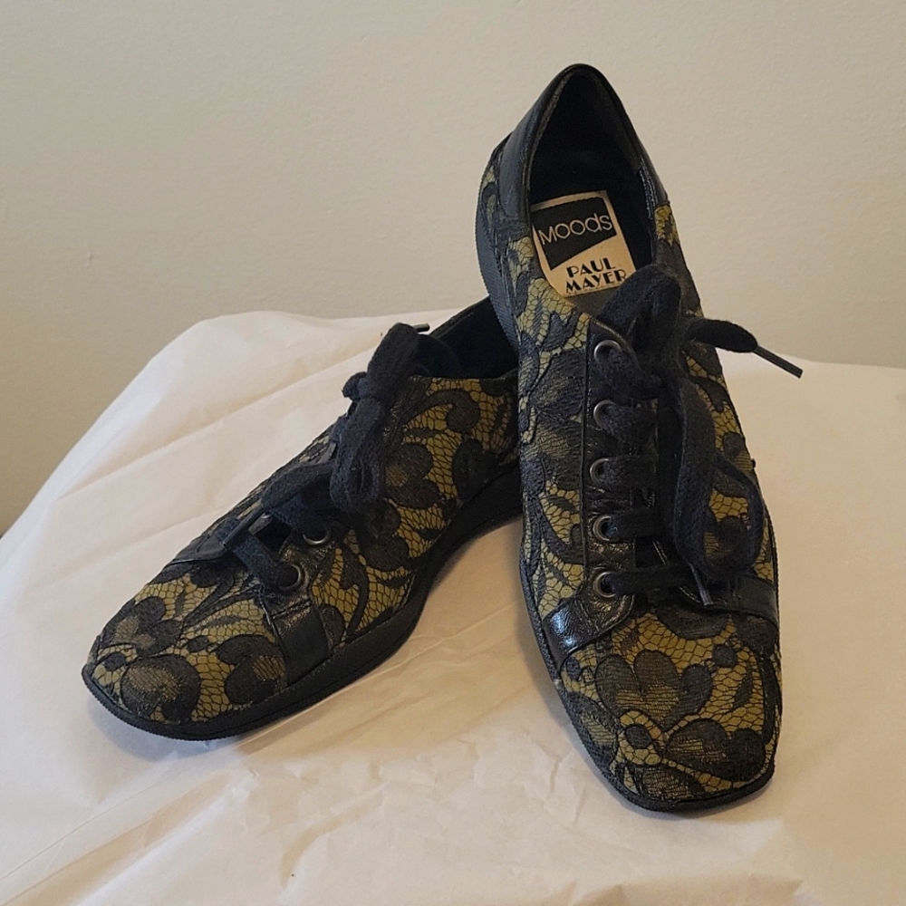 Paul Mayer Green and Black sneakers size 5.5
